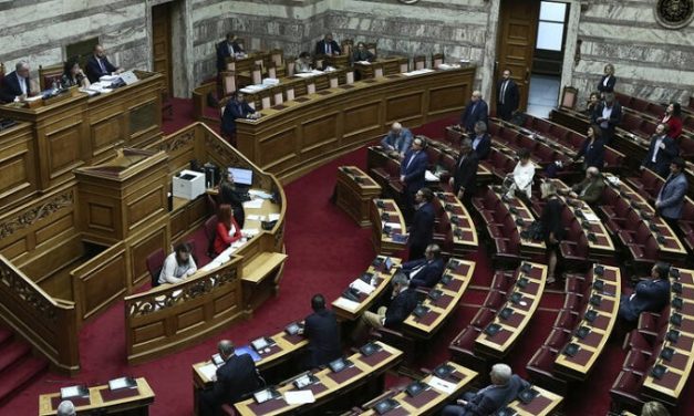 Βουλή: Υπερψηφίστηκε το περιβαλλοντικό νομοσχέδιο