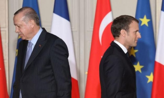 «Πόλεμος» επιβίωσης και γοήτρου στην ακτογραμμή της Λιβύης