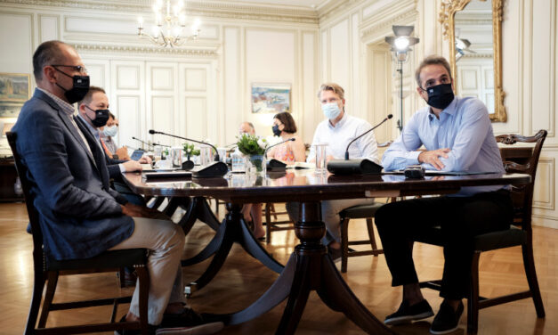 Μητσοτάκης: Δωρεάν μάσκες για τα σχολεία και εμβόλιο για τον πληθυσμό