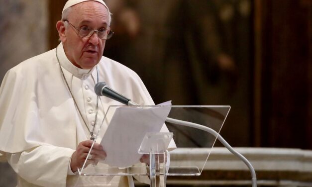 Ο πάπας Φραγκίσκος υπέρ του συμφώνου συμβίωσης για ομόφυλα ζευγάρια