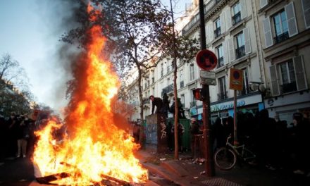 Γαλλία : εκατοντάδες χιλιάδες στους δρόμους εναντίον της αστυνομικής αυθαιρεσίας