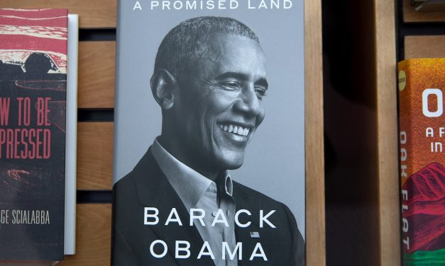 Μπαράκ Ομπάμα: Ρεκόρ πωλήσεων για τα απομνημονεύματά του – 1,7 εκατ. σε μία εβδομάδα