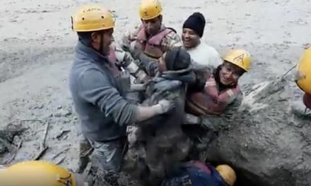 «Είμαι ζωντανός» : το video με την απίθανη στιγμή διάσωσης εργάτη στα Ιμαλάια