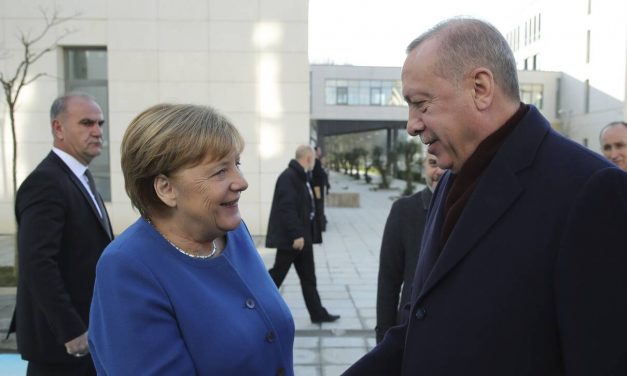 Μέρκελ σε Ερντογάν: Στη βάση του Διεθνούς Δικαίου η συζήτηση για τη Μεσόγειο