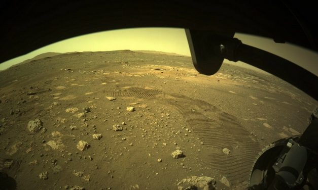 Perseverance: Τα πρώτα «βήματα» στην επιφάνεια του Άρη – Οι φωτογραφίες που έστειλε
