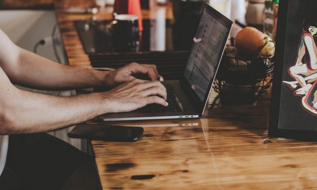 Ξεκινούν οι αιτήσεις για το voucher 200 ευρώ για αγορά laptop και tablet