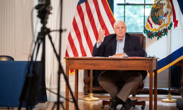 ΗΠΑ: Πολιτεία κληρώνει… όπλα ως κίνητρο για εμβολιασμό