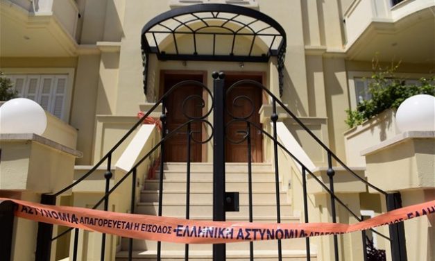 Γλυκά Νερά: Τι κατάλαβε ο αστυνομικός και πήρε το μωρό από τα χέρια του πιλότου