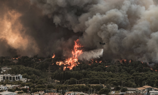 Φωτιά στη Βαρυμπόμπη: Σε κατάσταση εκτάκτου ανάγκης οι Αχαρνές- Τεράστιες ζημιές