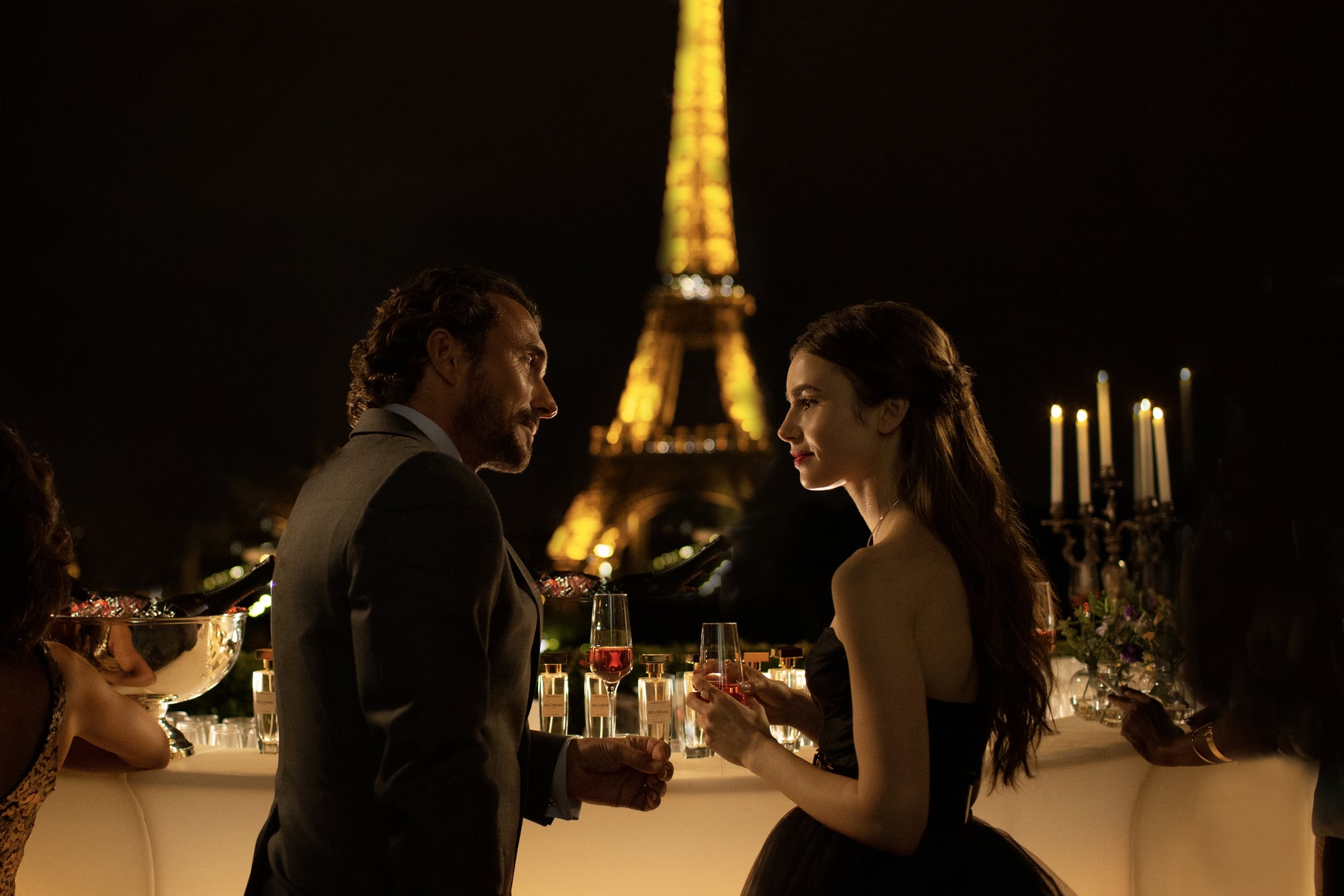 antoine-emily-in-paris-actor Με θέα τον Πύργο του Άιφελ