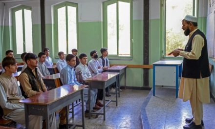 Οι Ταλιμπάν άνοιξαν τα σχολεία μόνο για τα αγόρια στο Αφγανιστάν. Έκκληση της UNESCO και για τα κορίτσια