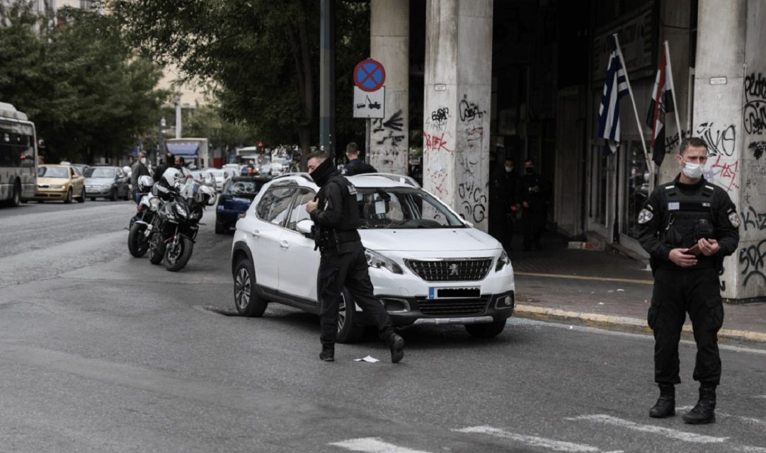 Αυτόπτης μάρτυρας περιγράφει: Καταδίωξη και πυροβολισμοί στο Κέντρο της Αθήνας από αστυνομικούς