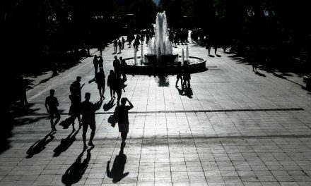 Eurostat: Το 27,5% των Ελλήνων αντιμέτωπο με τον κίνδυνο της φτώχειας ή του κοινωνικού αποκλεισμού