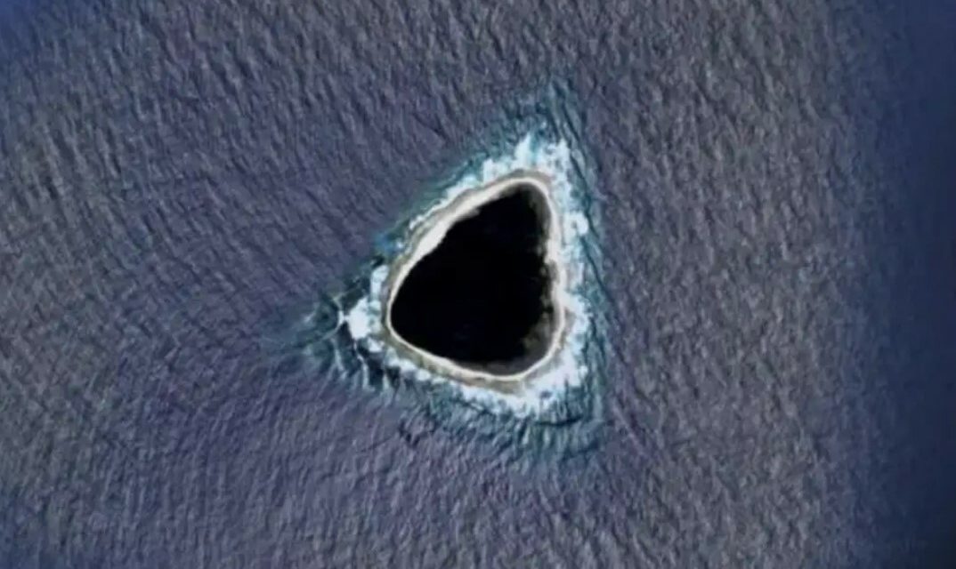 «Μαύρη τρύπα στη μέση του ωκεανού»: Το «μυστήριο» με νησί στο Google Maps