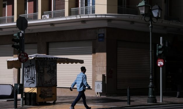 Τα νέα μέτρα που ισχύουν για τους ανεμβολίαστους