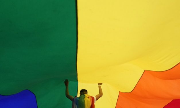 Υπουργείο Εργασίας και περιφέρεια Αττικής συνεργάζονται για ένα πρόγραμμα στήριξης των τρανς ατόμων