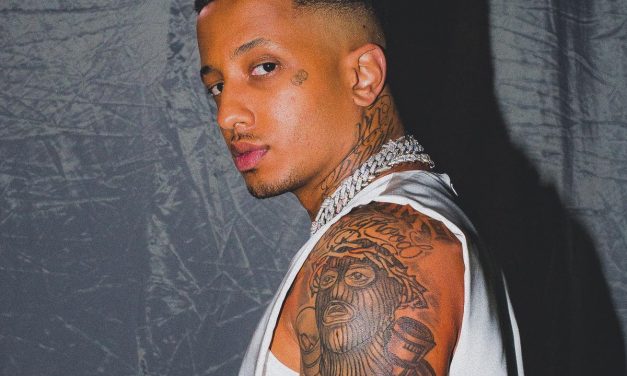 Επιασαν τον Light μέσα σε κλαμπ στο Κολωνάκι για το βίντεο με το όπλο της ΕΛΑΣ