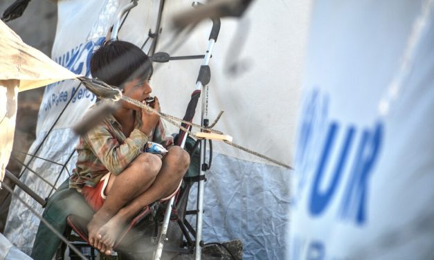 Guardian: Η ελληνική κυβέρνηση κατηγορείται για κρίση πείνας σε καταυλισμούς προσφύγων