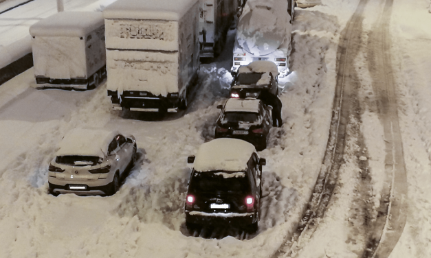 Μητσοτάκης: Αποζημίωση 2.000 ευρώ για κάθε εγκλωβισμένο αυτοκίνητο στην Αττική Οδό