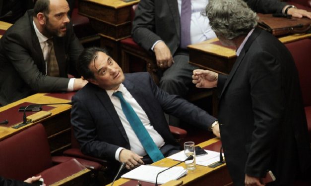 Κόντρα Πολάκη – Γεωργιάδη στη Βουλή: «Έλεγες ότι θα μου ξεριζώσεις το μουστάκι;»