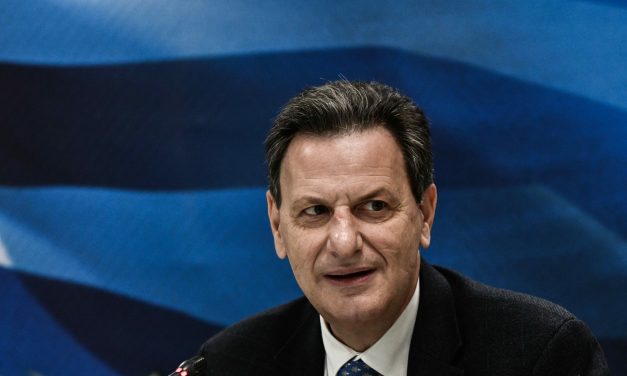 «Οι φτωχοί δεν έχουν αυτοκίνητο»- Πολιτικές αντιδράσεις μετά τη δήλωση Σκυλακάκη για τον φόρο στα καύσιμα