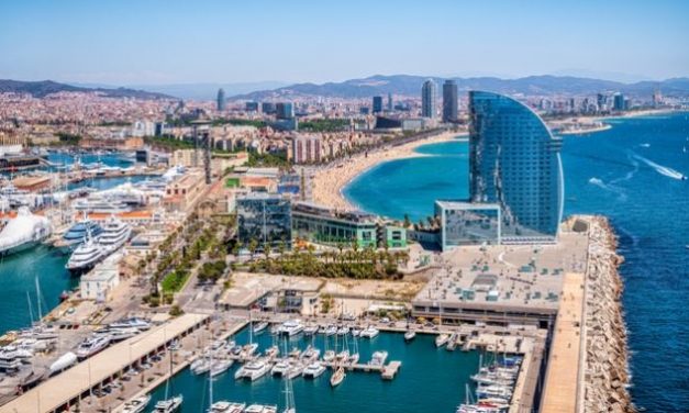 Η Βαρκελώνη απαγορεύει το κάπνισμα στις παραλίες της