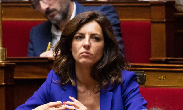 Βουλευτίνα στη Γαλλία χρέωνε το κράτος €2.000 το μήνα σε ρούχα – εσώρουχα